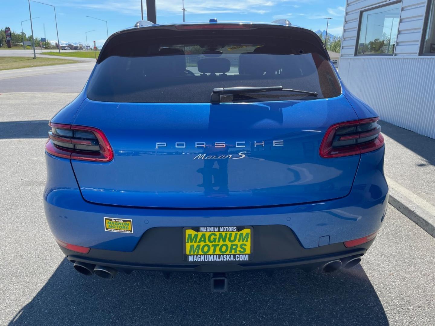 2018 BLUE /Black PORSCHE MACAN S (WP1AB2A54JL) with an 3.0L engine, Automatic transmission, located at 1960 Industrial Drive, Wasilla, 99654, (907) 274-2277, 61.573475, -149.400146 - Photo#3