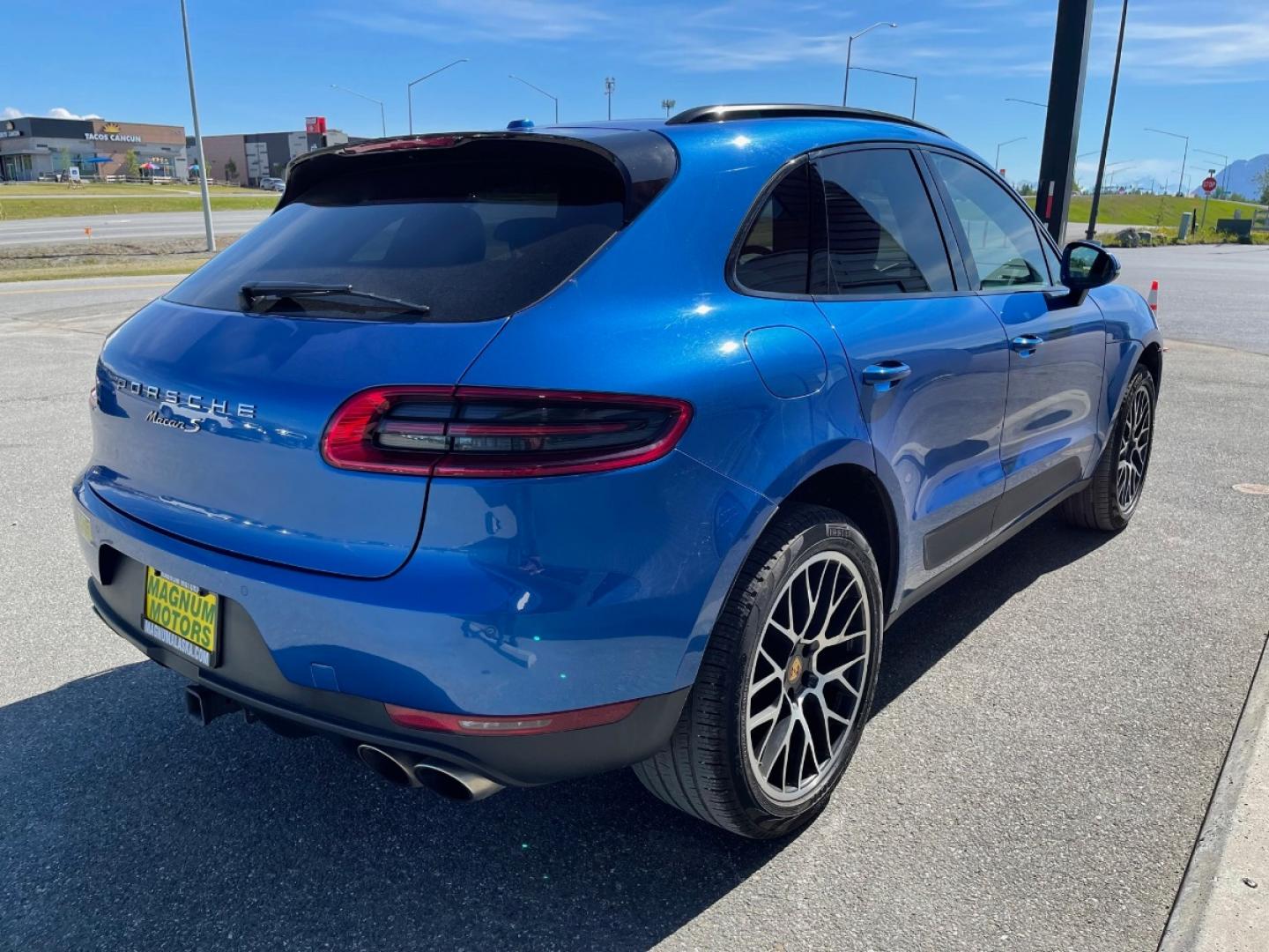 2018 BLUE /Black PORSCHE MACAN S (WP1AB2A54JL) with an 3.0L engine, Automatic transmission, located at 1960 Industrial Drive, Wasilla, 99654, (907) 274-2277, 61.573475, -149.400146 - Photo#4