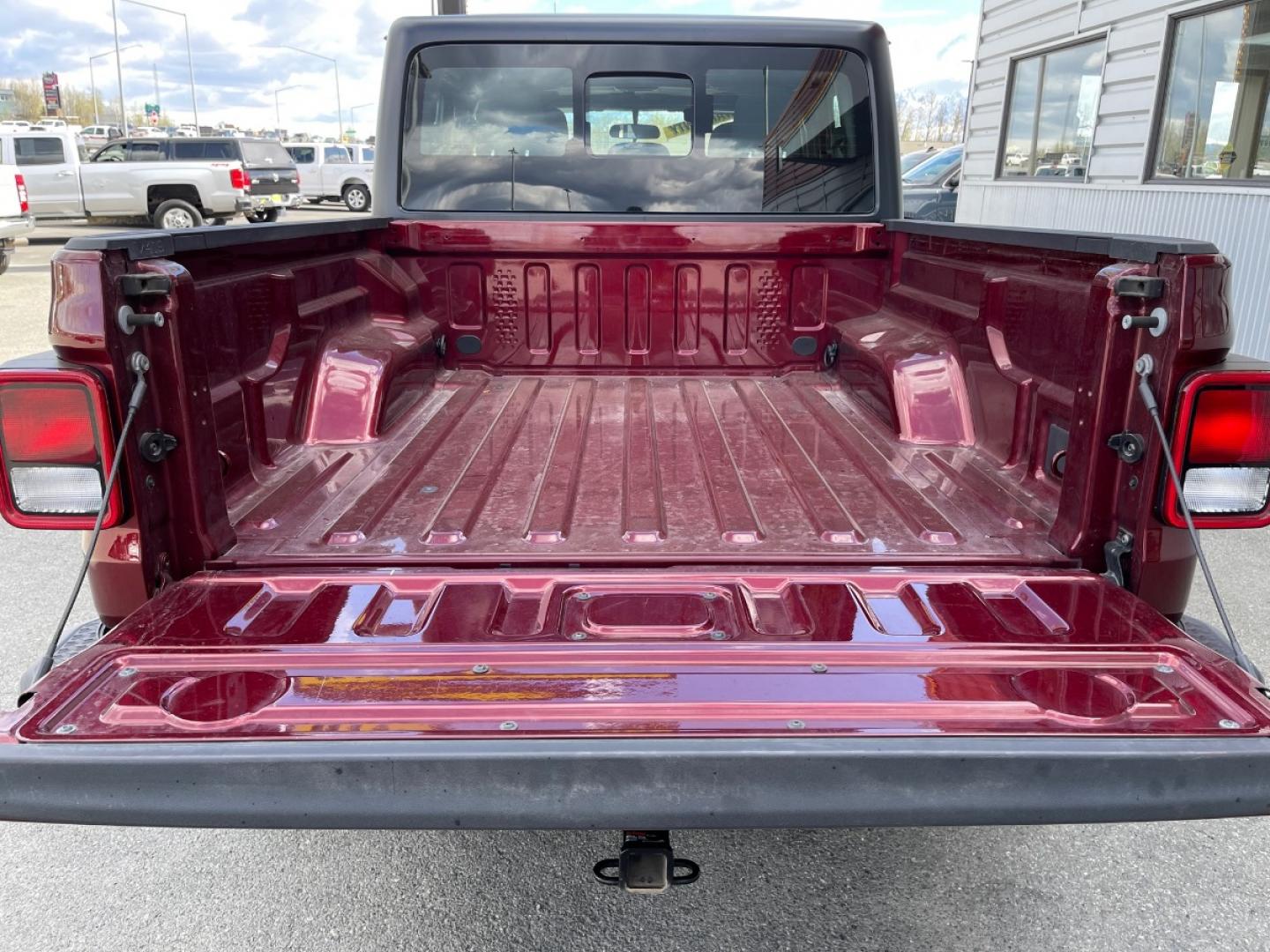 2021 MAROON /Black JEEP GLADIATOR SPORT (1C6HJTAG5ML) with an 3.6L engine, 6-Speed Manual transmission, located at 1960 Industrial Drive, Wasilla, 99654, (907) 274-2277, 61.573475, -149.400146 - Photo#15