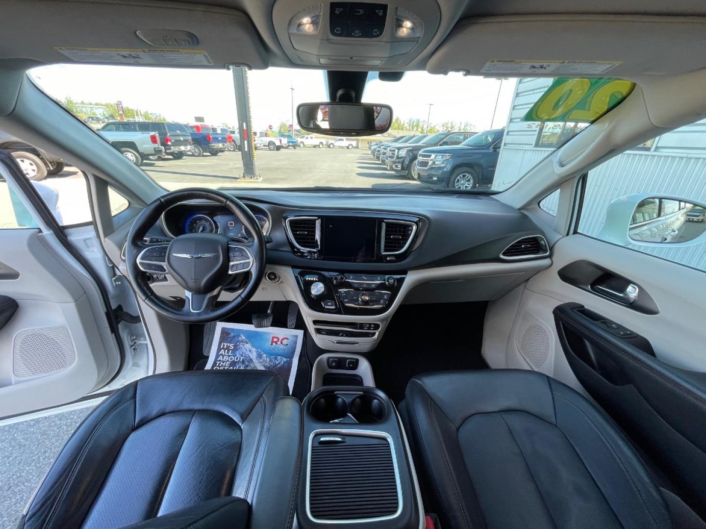 2020 White /Black Chrysler Pacifica Touring-L Plus (2C4RC1EGXLR) with an 3.6L V6 DOHC 24V engine, 9A transmission, located at 1960 Industrial Drive, Wasilla, 99654, (907) 274-2277, 61.573475, -149.400146 - Photo#11