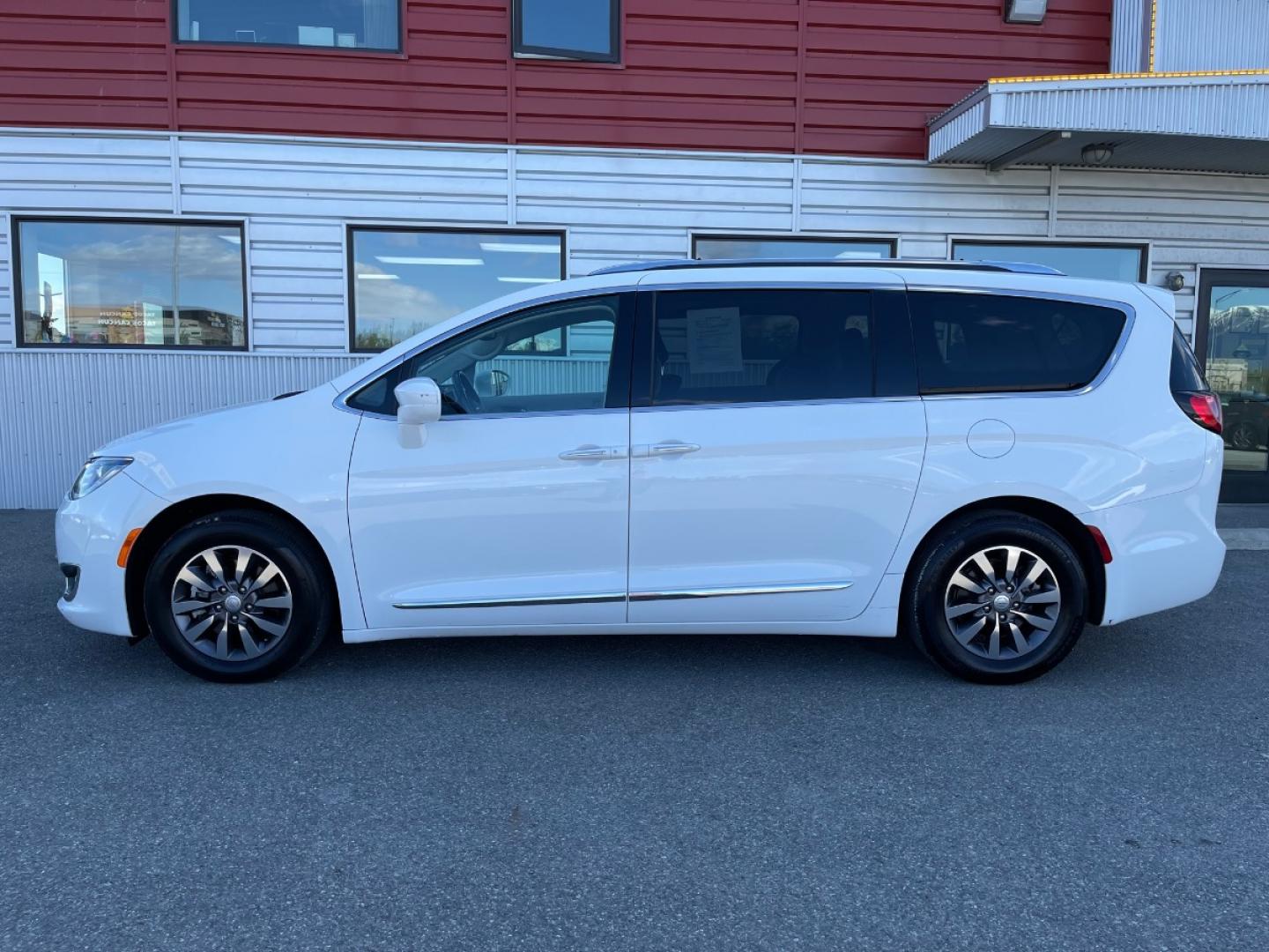 2020 White /Black Chrysler Pacifica Touring-L Plus (2C4RC1EGXLR) with an 3.6L V6 DOHC 24V engine, 9A transmission, located at 1960 Industrial Drive, Wasilla, 99654, (907) 274-2277, 61.573475, -149.400146 - Photo#2