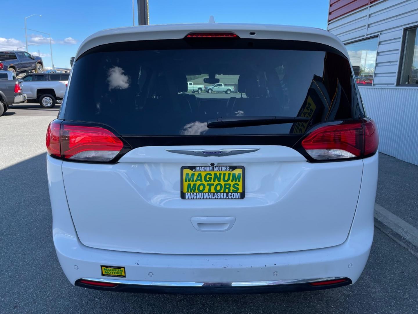 2020 White /Black Chrysler Pacifica Touring-L Plus (2C4RC1EGXLR) with an 3.6L V6 DOHC 24V engine, 9A transmission, located at 1960 Industrial Drive, Wasilla, 99654, (907) 274-2277, 61.573475, -149.400146 - Photo#4