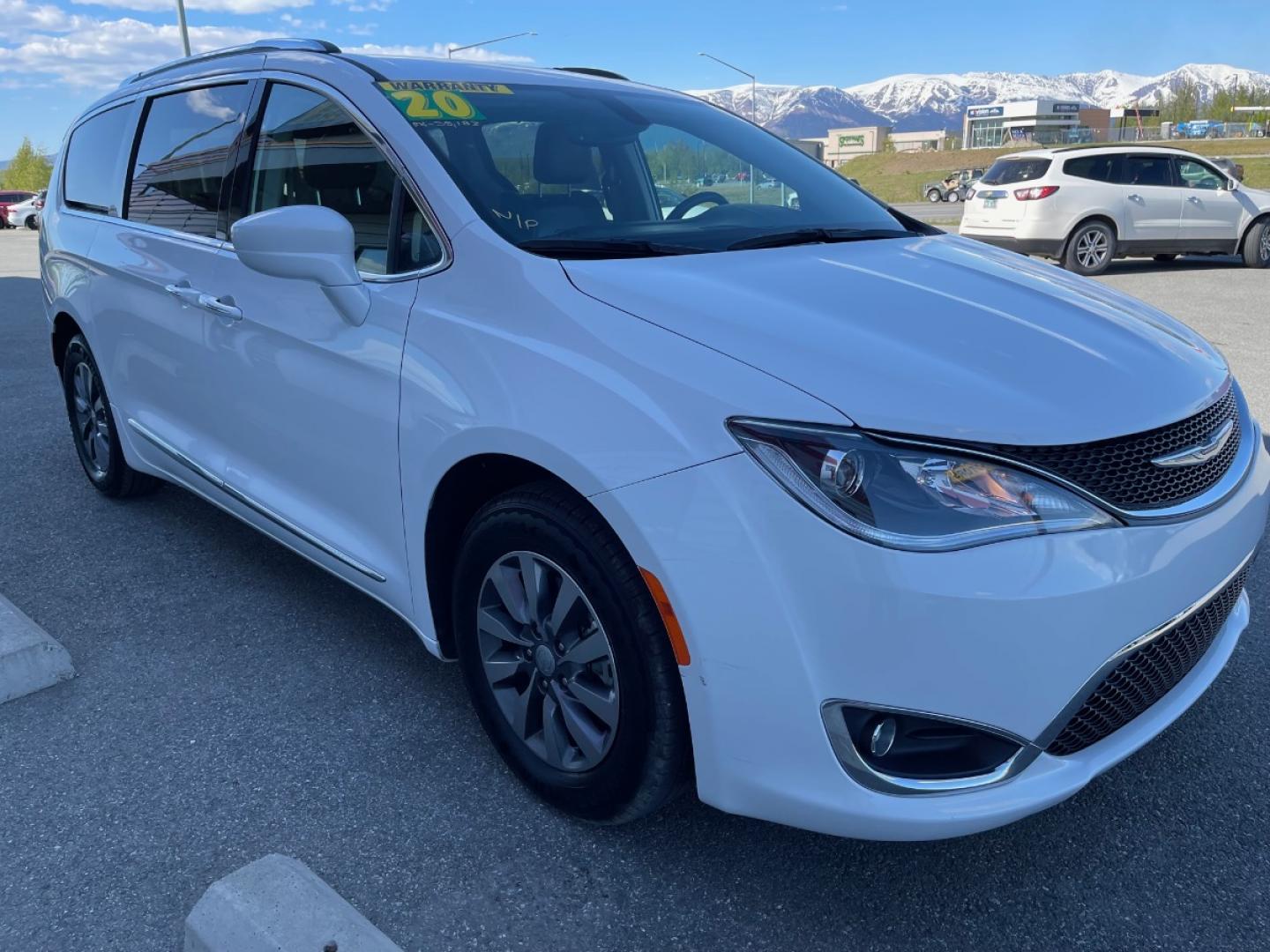 2020 White /Black Chrysler Pacifica Touring-L Plus (2C4RC1EGXLR) with an 3.6L V6 DOHC 24V engine, 9A transmission, located at 1960 Industrial Drive, Wasilla, 99654, (907) 274-2277, 61.573475, -149.400146 - Photo#6