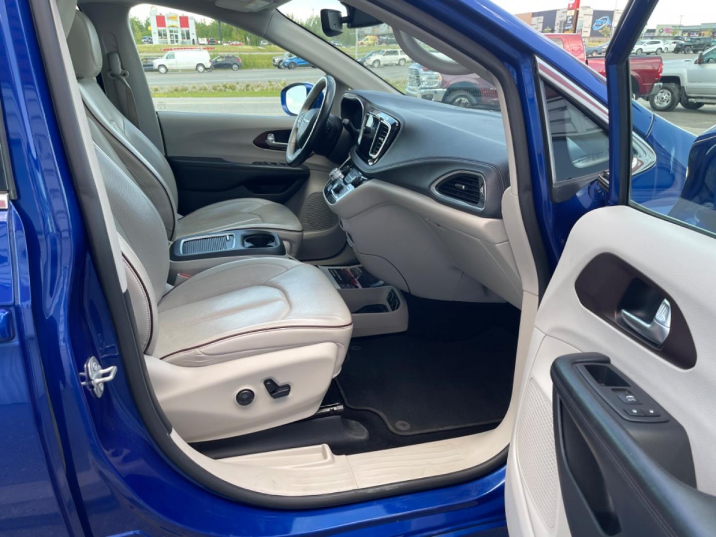 2020 BLUE /white CHRYSLER PACIFICA LIMITED (2C4RC1GGXLR) with an 3.6L engine, Automatic transmission, located at 1960 Industrial Drive, Wasilla, 99654, (907) 274-2277, 61.573475, -149.400146 - Photo#6