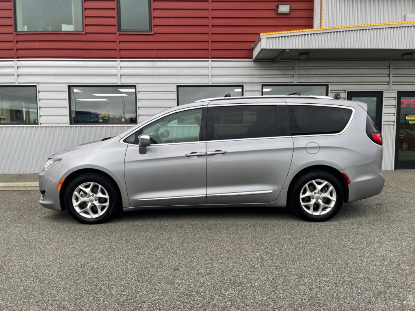 2020 SILVER CHRYSLER PACIFICA LIMITED (2C4RC1GG5LR) with an 3.6L engine, Automatic transmission, located at 1960 Industrial Drive, Wasilla, 99654, (907) 274-2277, 61.573475, -149.400146 - Photo#0