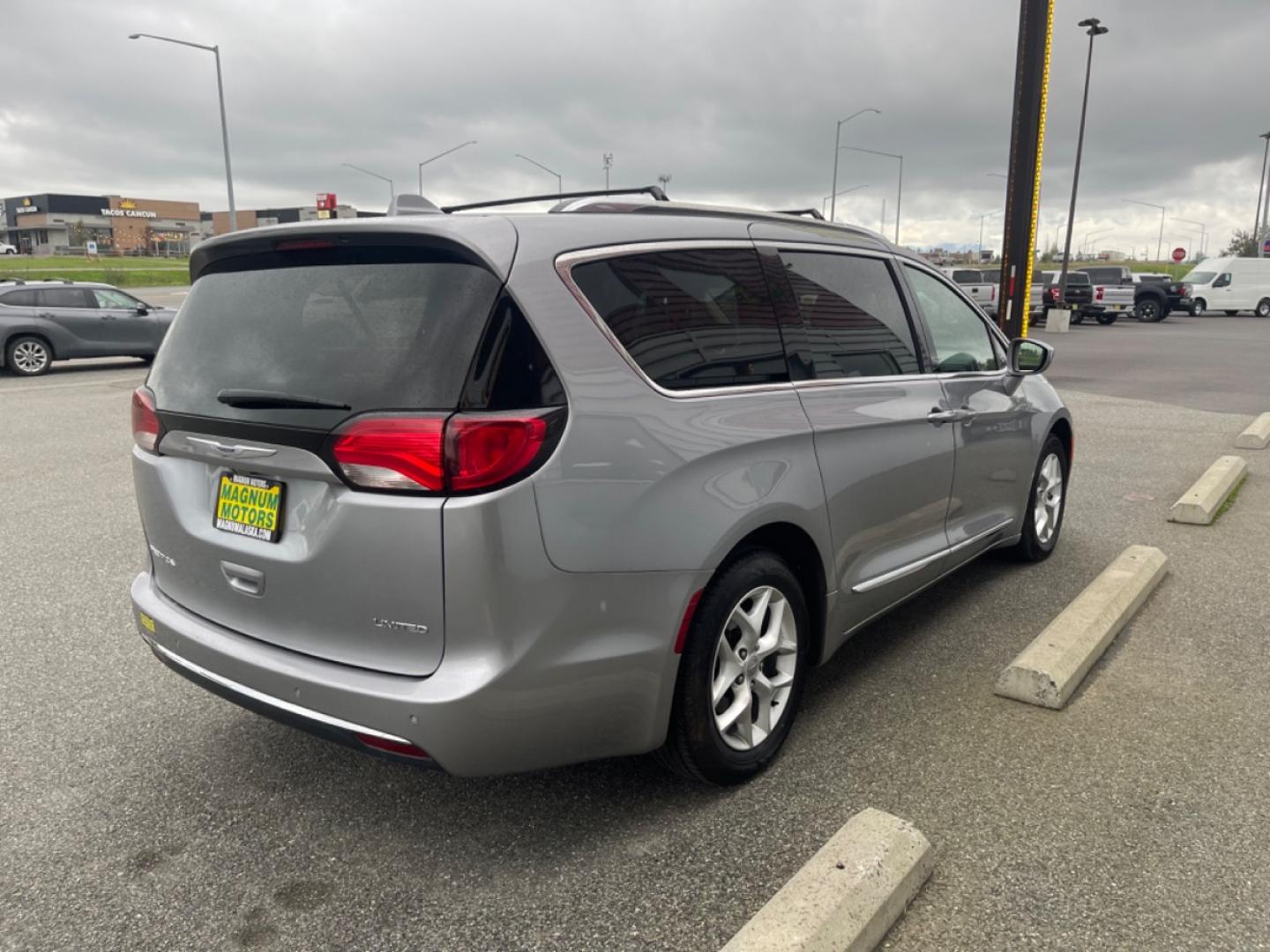 2020 SILVER CHRYSLER PACIFICA LIMITED (2C4RC1GG5LR) with an 3.6L engine, Automatic transmission, located at 1960 Industrial Drive, Wasilla, 99654, (907) 274-2277, 61.573475, -149.400146 - Photo#4