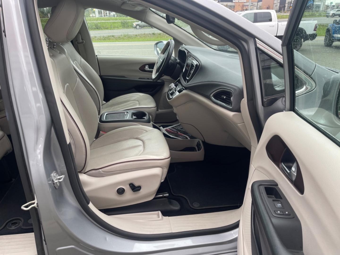 2020 SILVER CHRYSLER PACIFICA LIMITED (2C4RC1GG5LR) with an 3.6L engine, Automatic transmission, located at 1960 Industrial Drive, Wasilla, 99654, (907) 274-2277, 61.573475, -149.400146 - Photo#6