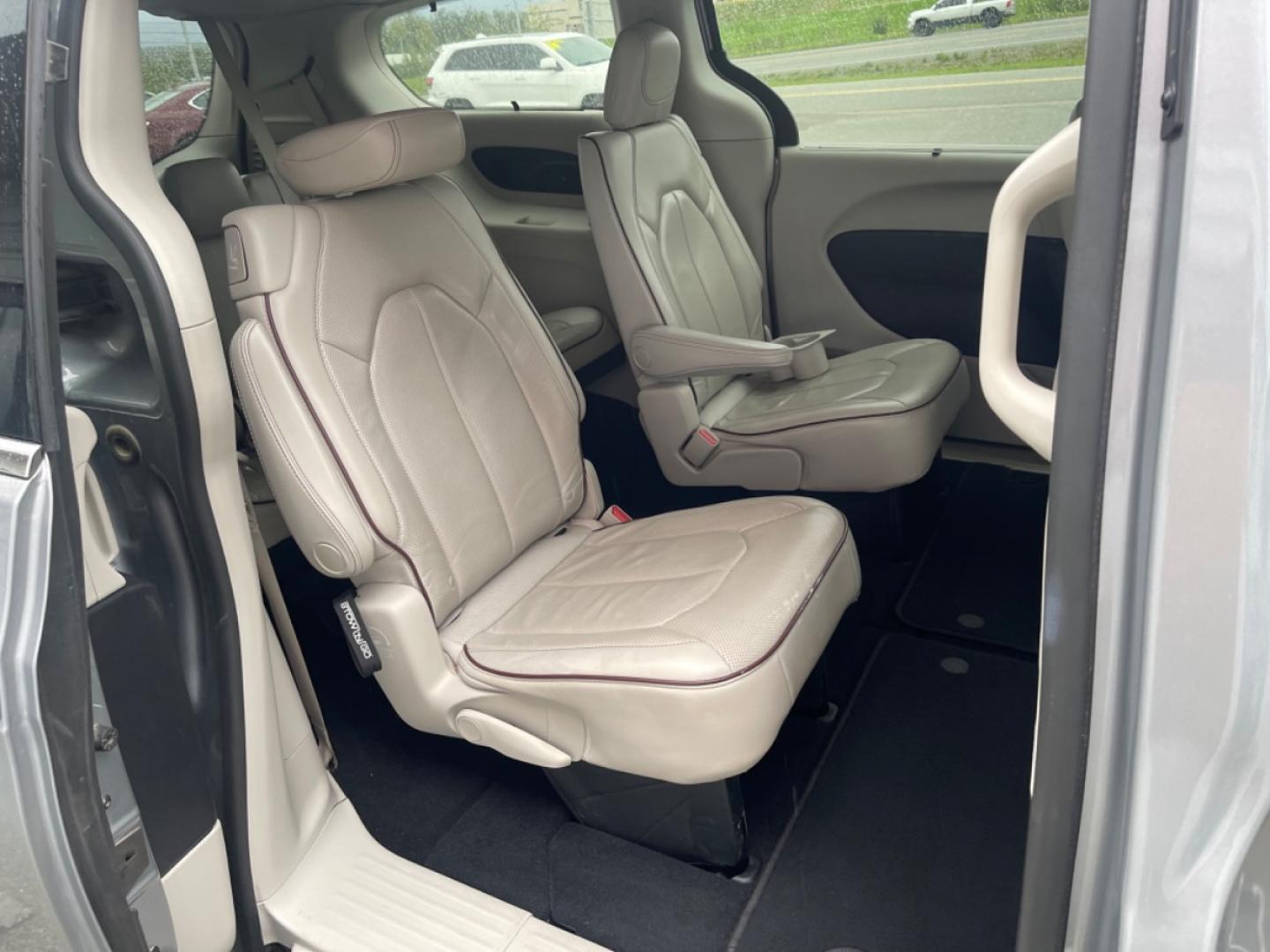 2020 SILVER CHRYSLER PACIFICA LIMITED (2C4RC1GG5LR) with an 3.6L engine, Automatic transmission, located at 1960 Industrial Drive, Wasilla, 99654, (907) 274-2277, 61.573475, -149.400146 - Photo#7