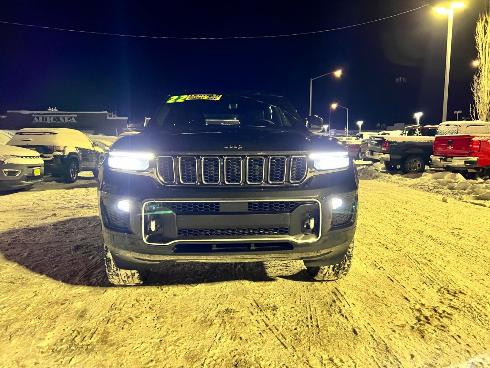 2022 BLACK /BLACK JEEP GRAND CHEROKEE OVERLAND (1C4RJKDG8N8) with an 3.6L engine, Automatic transmission, located at 1960 Industrial Drive, Wasilla, 99654, (907) 274-2277, 61.573475, -149.400146 - Photo #5