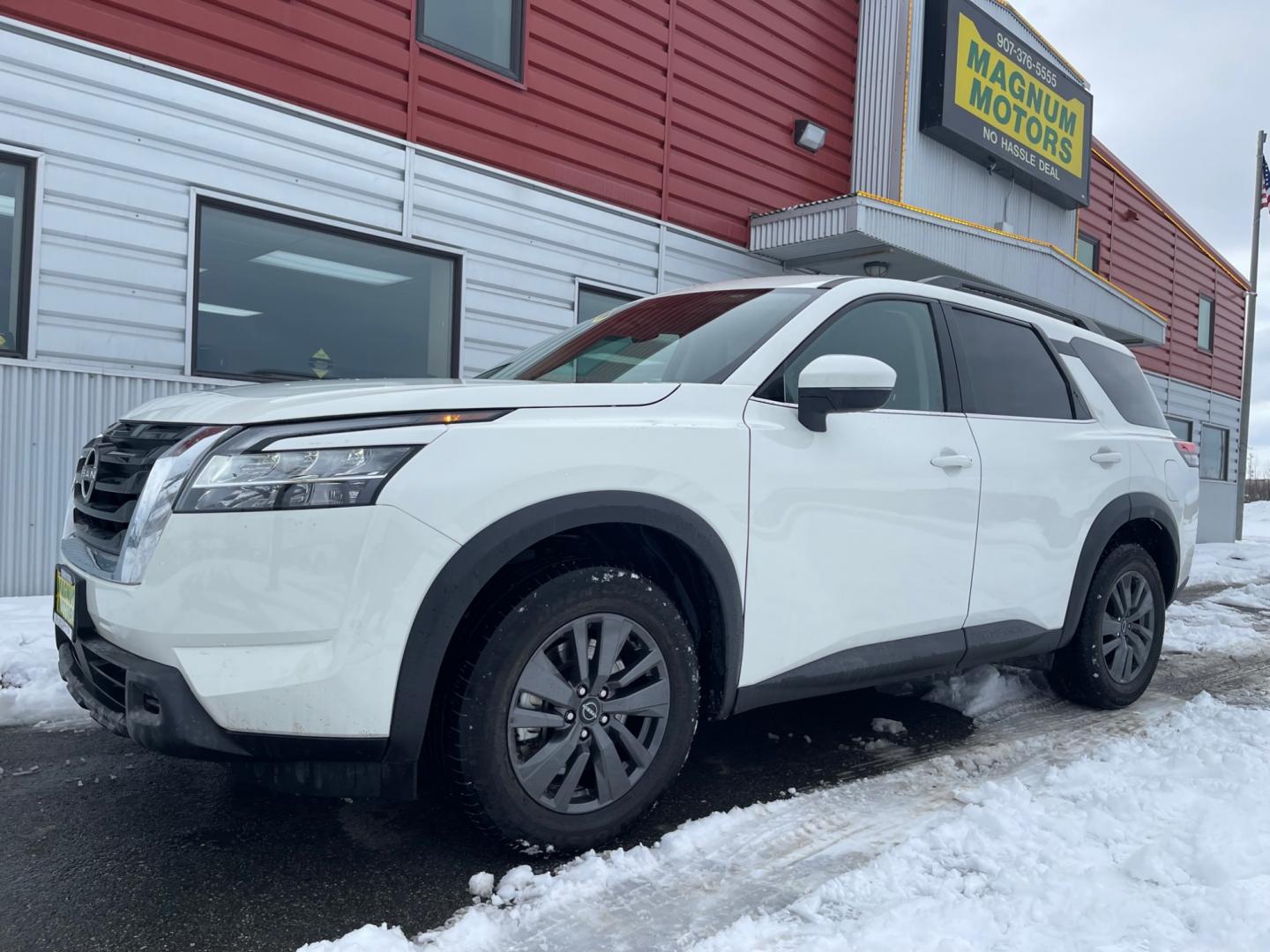 2022 White /Black Nissan Pathfinder SV 4WD (5N1DR3BC8NC) with an 3.5L V6 DOHC 24V engine, CVT transmission, located at 1960 Industrial Drive, Wasilla, 99654, (907) 274-2277, 61.573475, -149.400146 - Photo#0