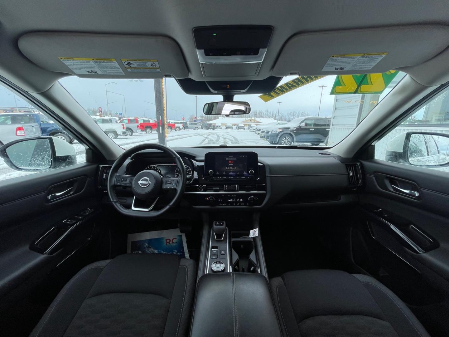 2022 White /Black Nissan Pathfinder SV 4WD (5N1DR3BC8NC) with an 3.5L V6 DOHC 24V engine, CVT transmission, located at 1960 Industrial Drive, Wasilla, 99654, (907) 274-2277, 61.573475, -149.400146 - Photo#11