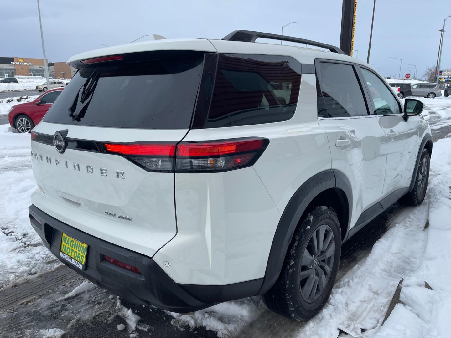 2022 White /Black Nissan Pathfinder SV 4WD (5N1DR3BC8NC) with an 3.5L V6 DOHC 24V engine, CVT transmission, located at 1960 Industrial Drive, Wasilla, 99654, (907) 274-2277, 61.573475, -149.400146 - Photo#5