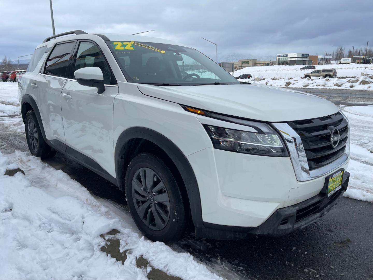 2022 White /Black Nissan Pathfinder SV 4WD (5N1DR3BC8NC) with an 3.5L V6 DOHC 24V engine, CVT transmission, located at 1960 Industrial Drive, Wasilla, 99654, (907) 274-2277, 61.573475, -149.400146 - Photo#6