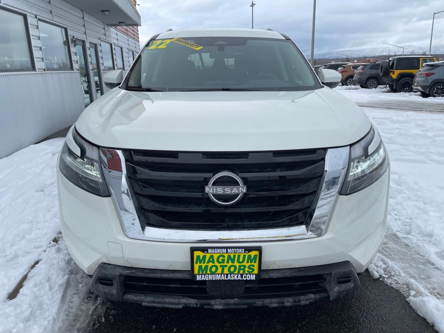 2022 White /Black Nissan Pathfinder SV 4WD (5N1DR3BC8NC) with an 3.5L V6 DOHC 24V engine, CVT transmission, located at 1960 Industrial Drive, Wasilla, 99654, (907) 274-2277, 61.573475, -149.400146 - Photo#7