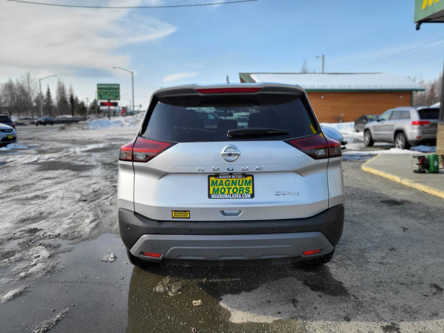 2021 SILVER NISSAN ROGUE SV (5N1AT3BB0MC) with an 2.5L engine, Continuously Variable transmission, located at 1960 Industrial Drive, Wasilla, 99654, (907) 274-2277, 61.573475, -149.400146 - Photo#4