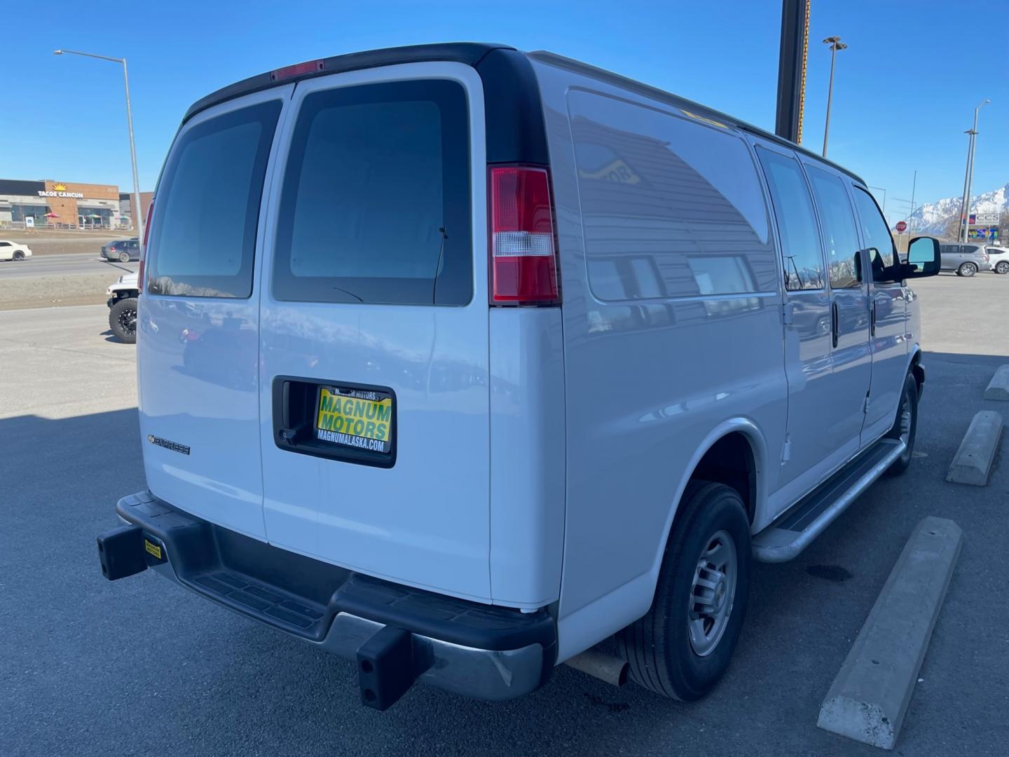 2020 WHITE /Gray CHEVROLET EXPRESS 2500 (1GCWGAFG7L1) with an 6.0L engine, Automatic transmission, located at 1960 Industrial Drive, Wasilla, 99654, (907) 274-2277, 61.573475, -149.400146 - Photo#4