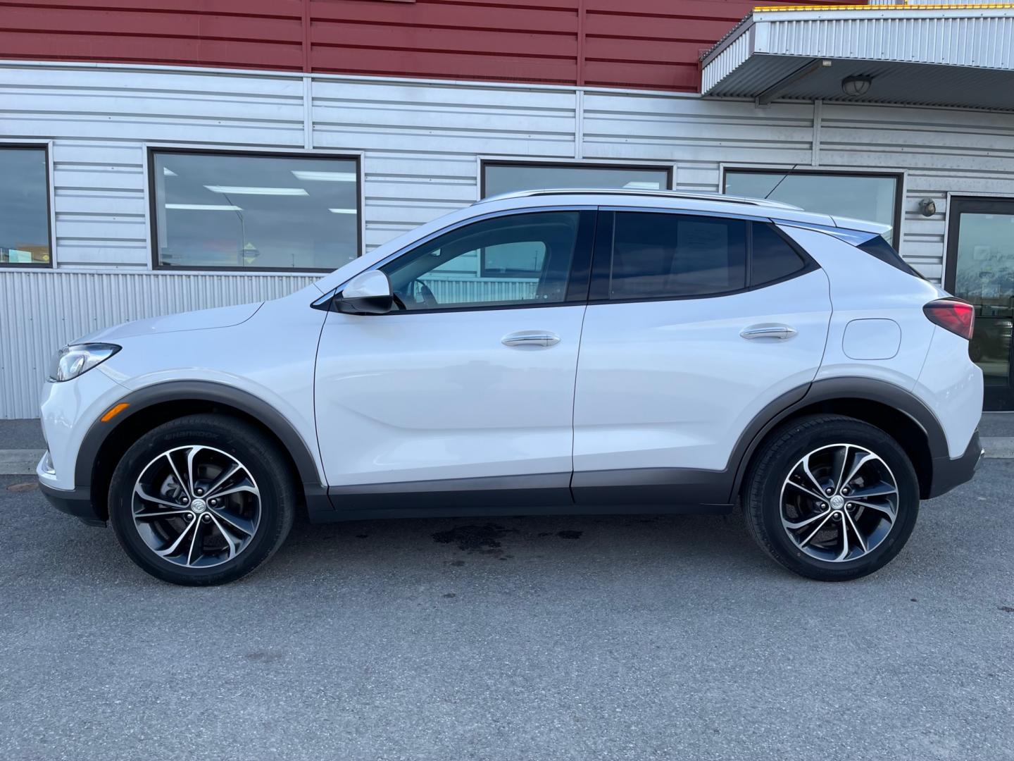 2021 White /Two-tone Buick Encore GX Essence AWD (KL4MMGSL9MB) with an 1.3L L3 TURBO engine, 9A transmission, located at 1960 Industrial Drive, Wasilla, 99654, (907) 274-2277, 61.573475, -149.400146 - Photo#2