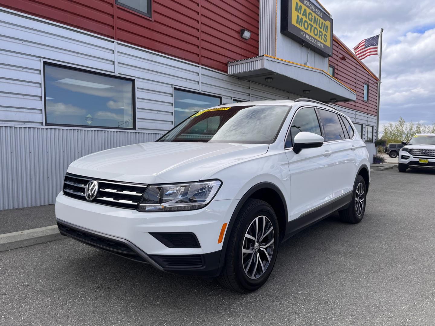 2020 Volkswagen Tiguan SE 4Motion AWD (3VV2B7AX8LM) with an 2.0L L4 DOHC 16V TURBO engine, 8A transmission, located at 1960 Industrial Drive, Wasilla, 99654, (907) 274-2277, 61.573475, -149.400146 - Photo#2