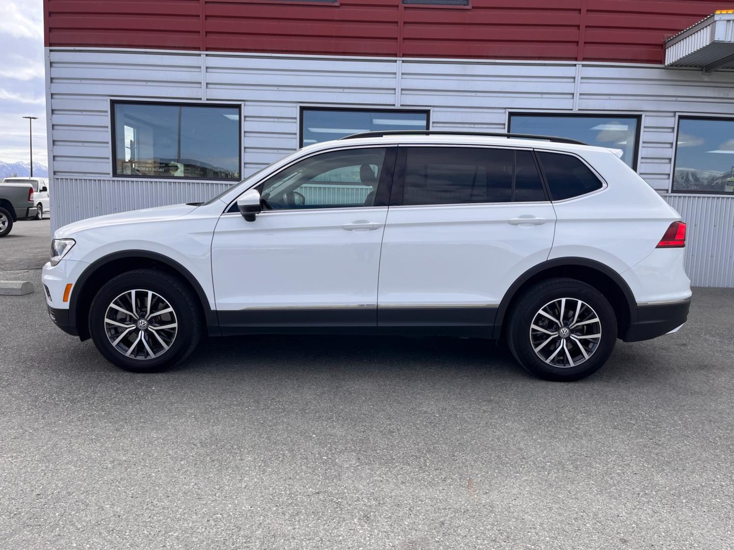 2020 Volkswagen Tiguan SE 4Motion AWD (3VV2B7AX8LM) with an 2.0L L4 DOHC 16V TURBO engine, 8A transmission, located at 1960 Industrial Drive, Wasilla, 99654, (907) 274-2277, 61.573475, -149.400146 - Photo#0