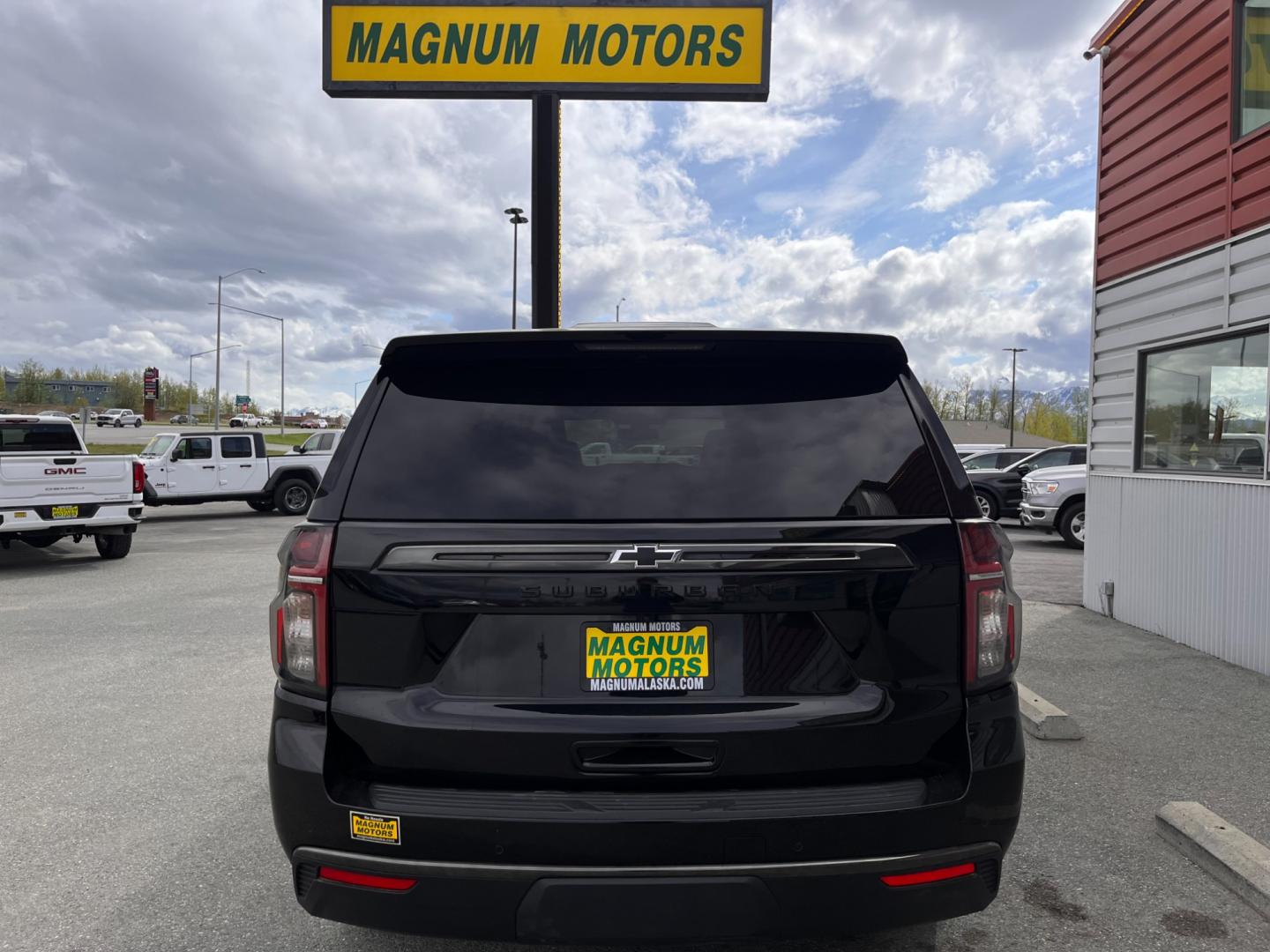 2022 BLACK /black leather CHEVROLET SUBURBAN Z71 (1GNSKDKD2NR) with an 5.3L engine, Automatic transmission, located at 1960 Industrial Drive, Wasilla, 99654, (907) 274-2277, 61.573475, -149.400146 - Photo#4