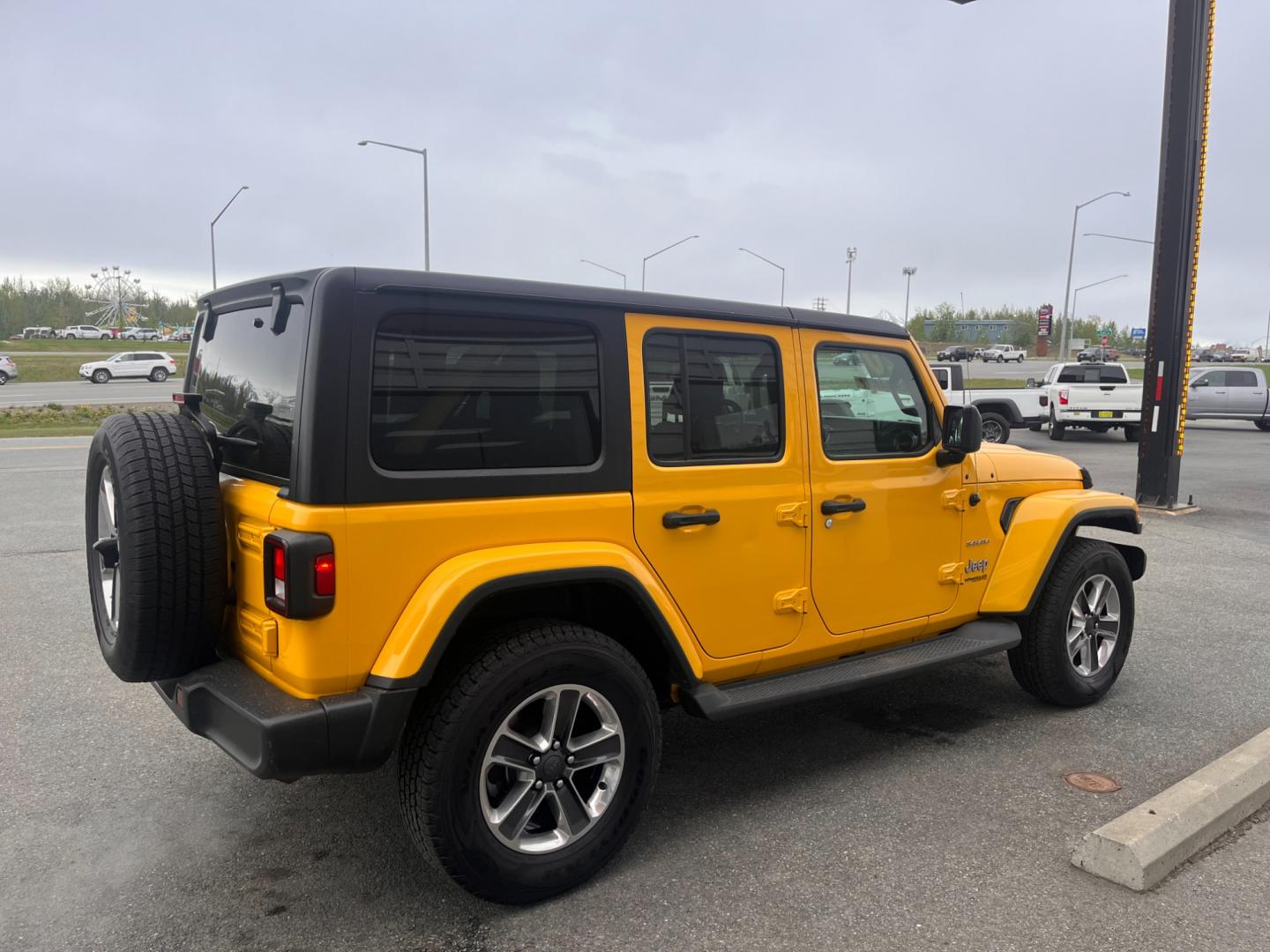 2020 YELLOW JEEP WRANGLER UNLIMI SAHARA (1C4HJXEN2LW) with an 2.0L engine, Automatic transmission, located at 1960 Industrial Drive, Wasilla, 99654, (907) 274-2277, 61.573475, -149.400146 - Photo#4