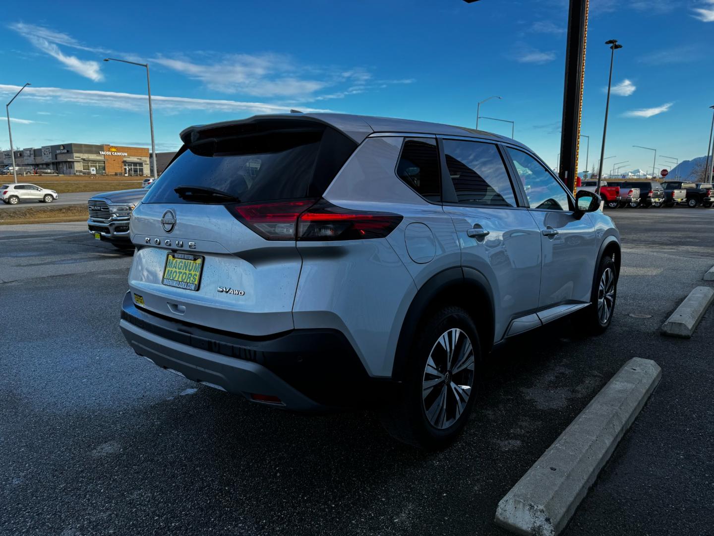 2022 SILVER NISSAN ROGUE SV (5N1BT3BB1NC) with an 1.5L engine, Continuously Variable transmission, located at 1960 Industrial Drive, Wasilla, 99654, (907) 274-2277, 61.573475, -149.400146 - Photo#4