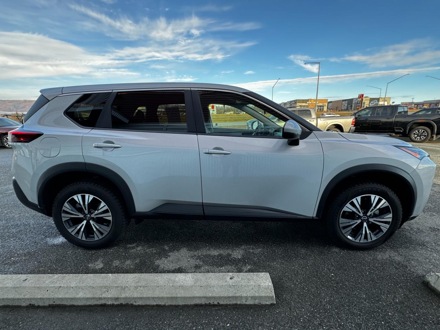 2022 SILVER NISSAN ROGUE SV (5N1BT3BB1NC) with an 1.5L engine, Continuously Variable transmission, located at 1960 Industrial Drive, Wasilla, 99654, (907) 274-2277, 61.573475, -149.400146 - Photo#5