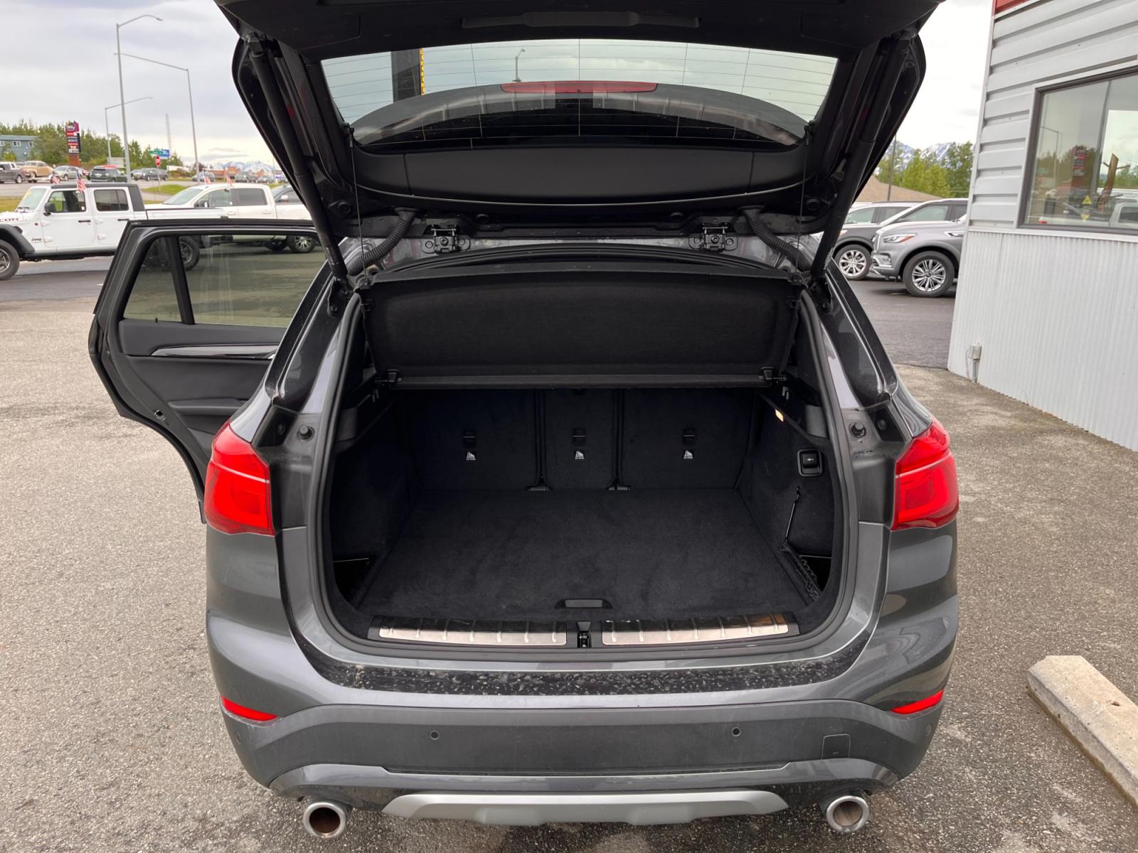 2020 GRAY /gray BMW X1 XDRIVE28I (WBXJG9C05L5) with an 2.0L engine, Automatic transmission, located at 1960 Industrial Drive, Wasilla, 99654, (907) 274-2277, 61.573475, -149.400146 - Photo #10
