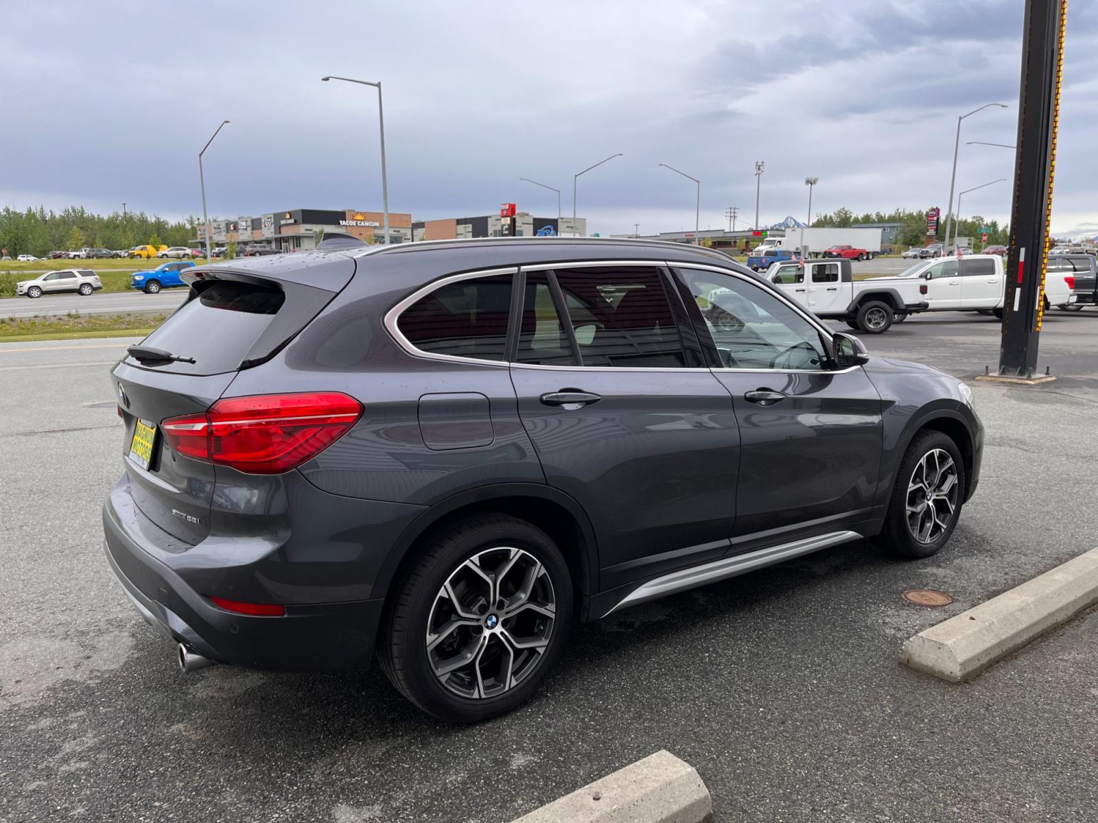 2020 GRAY /gray BMW X1 XDRIVE28I (WBXJG9C05L5) with an 2.0L engine, Automatic transmission, located at 1960 Industrial Drive, Wasilla, 99654, (907) 274-2277, 61.573475, -149.400146 - Photo #4