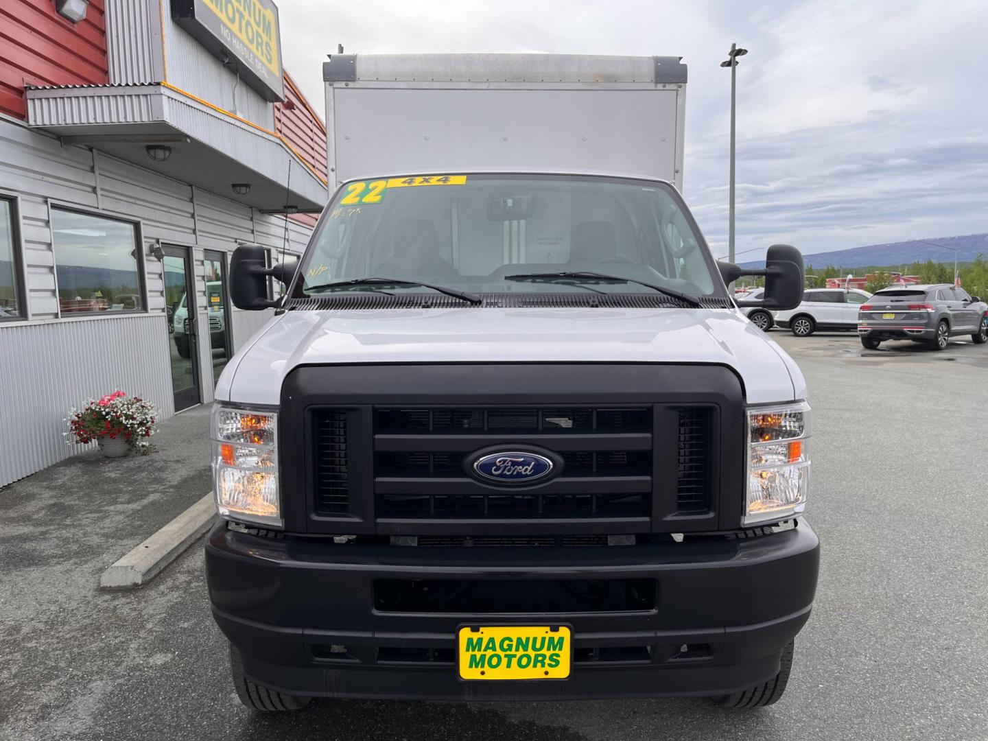 2022 WHITE FORD E-SERIES E-350 SD (1FDWE3FK9ND) with an 7.3L engine, Automatic transmission, located at 1960 Industrial Drive, Wasilla, 99654, (907) 274-2277, 61.573475, -149.400146 - Photo#6