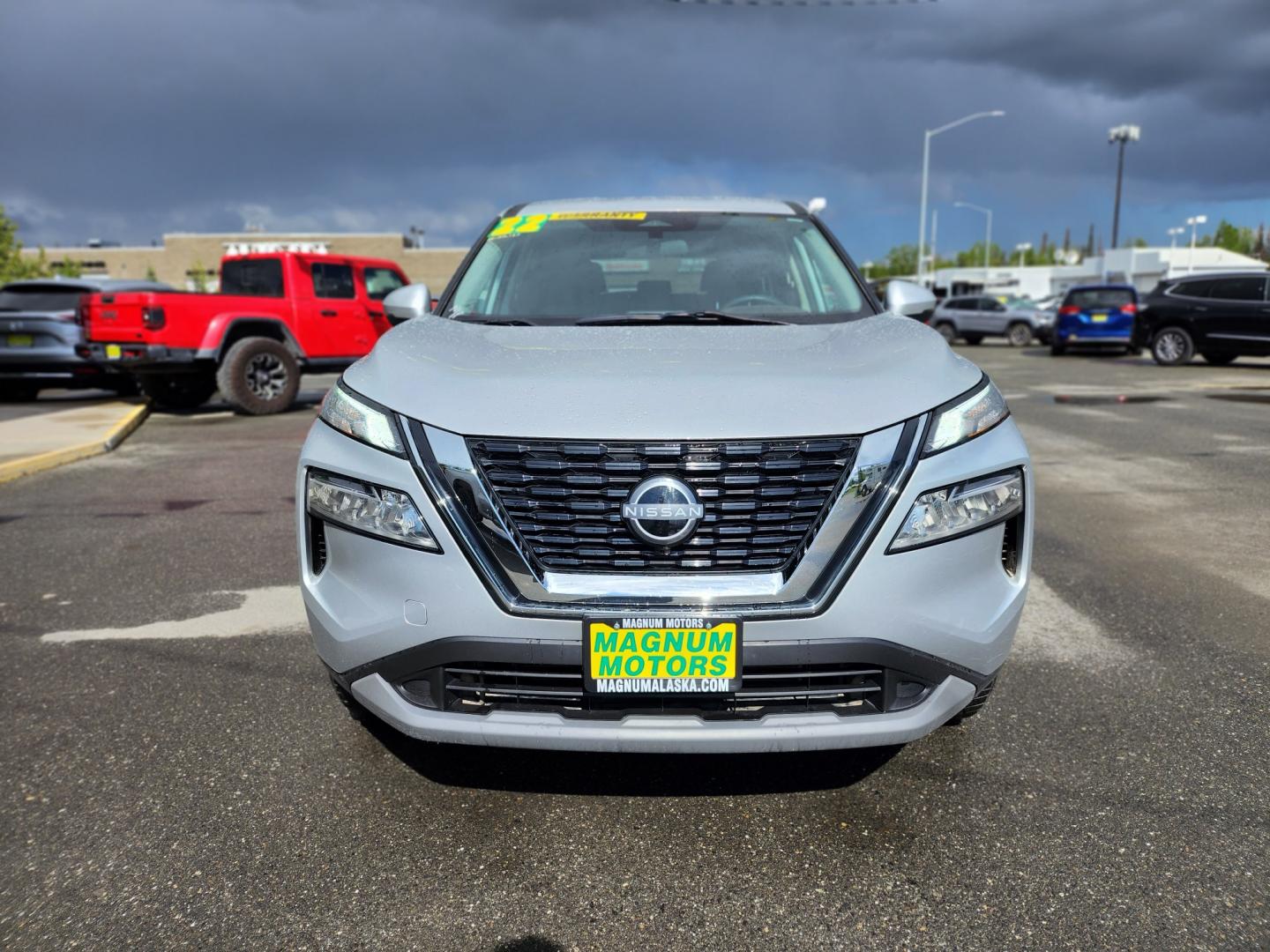 2022 SILVER /GRAY NISSAN ROGUE SV (5N1BT3BB3NC) with an 1.5L engine, Continuously Variable transmission, located at 1960 Industrial Drive, Wasilla, 99654, (907) 274-2277, 61.573475, -149.400146 - Photo#1