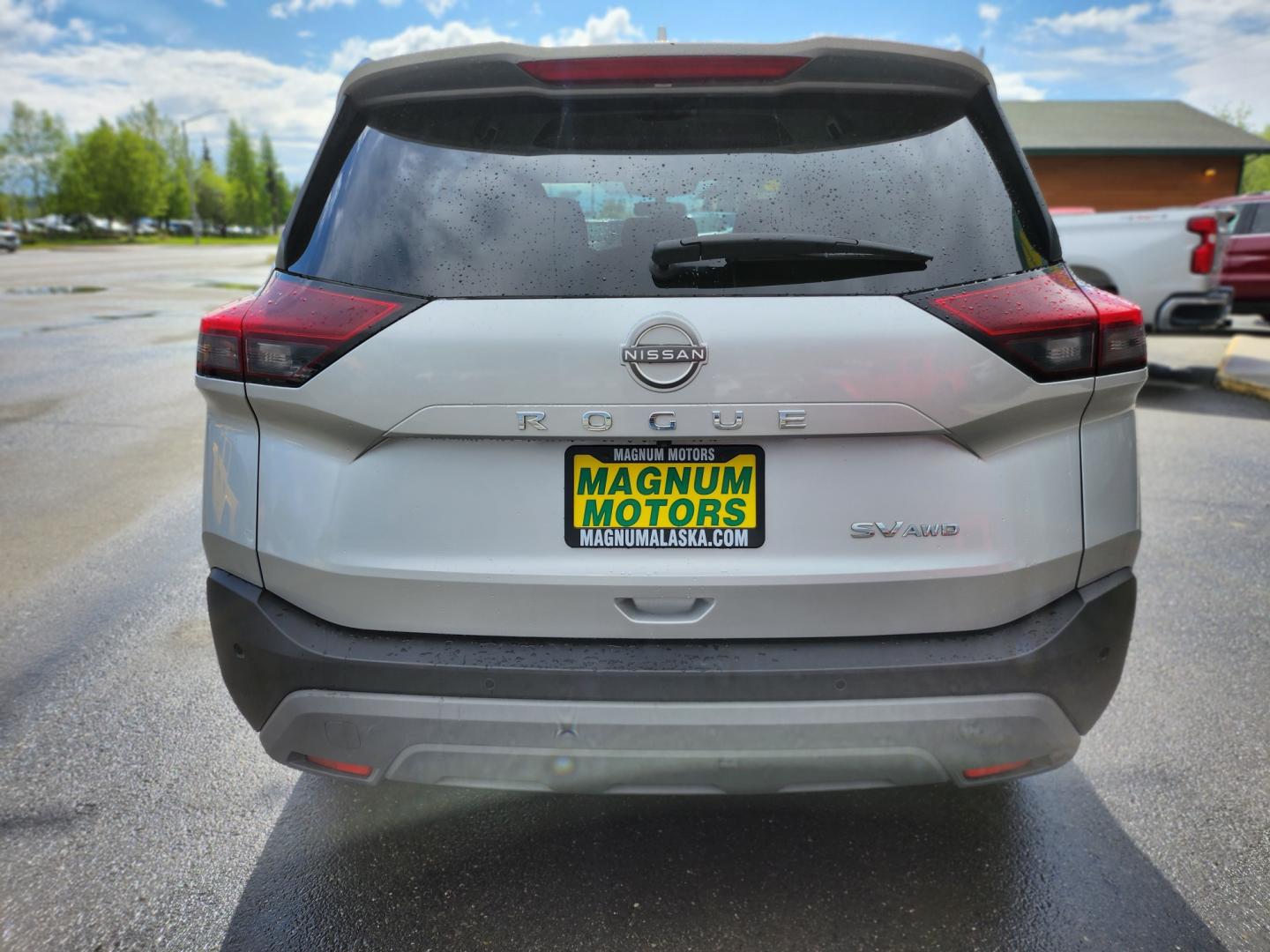 2022 SILVER /GRAY NISSAN ROGUE SV (5N1BT3BB3NC) with an 1.5L engine, Continuously Variable transmission, located at 1960 Industrial Drive, Wasilla, 99654, (907) 274-2277, 61.573475, -149.400146 - Photo#4