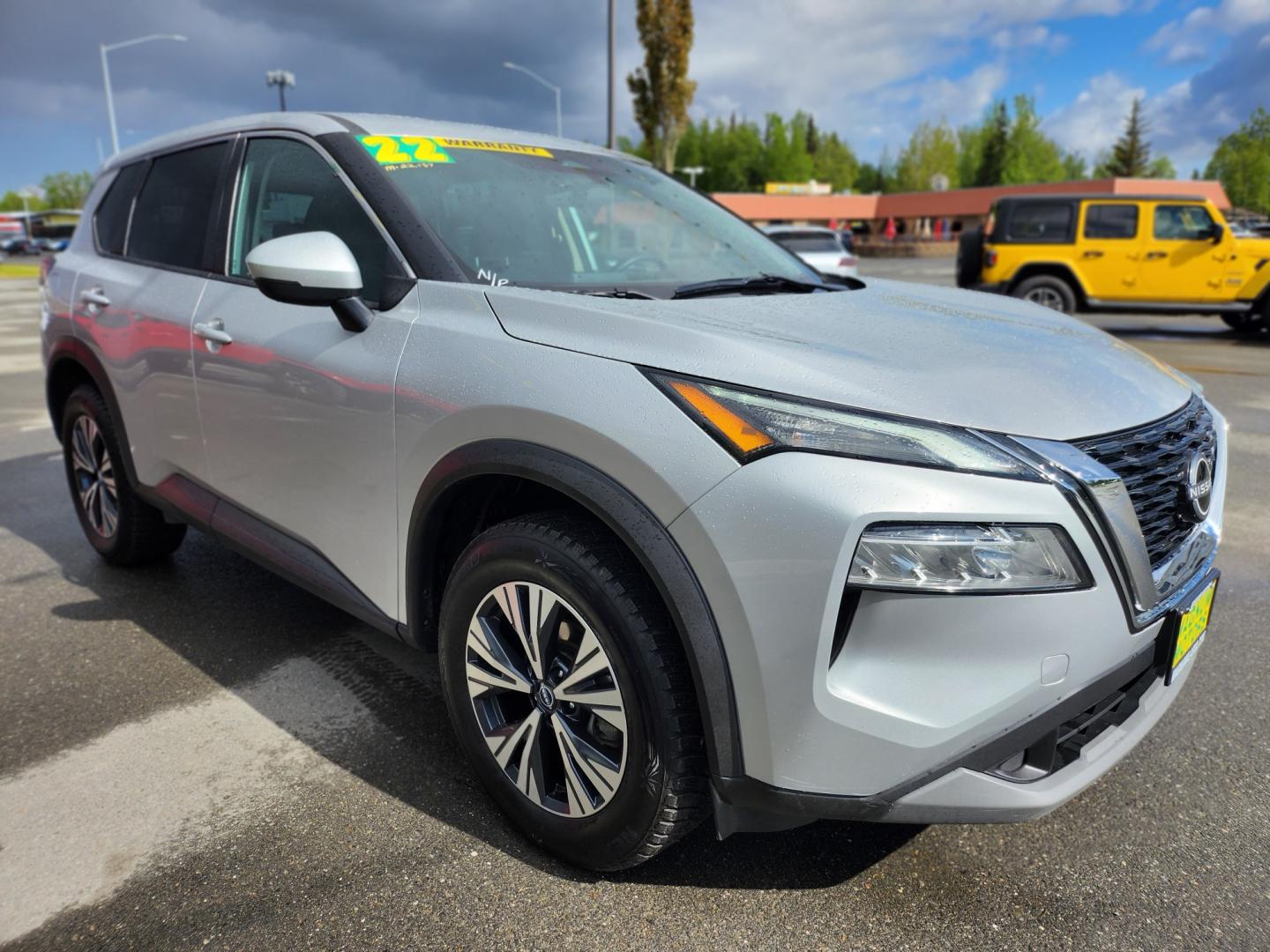 2022 SILVER /GRAY NISSAN ROGUE SV (5N1BT3BB3NC) with an 1.5L engine, Continuously Variable transmission, located at 1960 Industrial Drive, Wasilla, 99654, (907) 274-2277, 61.573475, -149.400146 - Photo#7