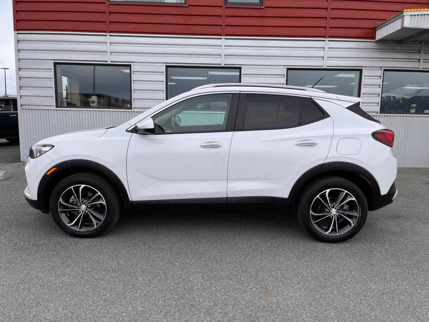 2021 White /white Buick Encore GX Select AWD (KL4MMESL0MB) with an 1.3L L3 TURBO engine, 9A transmission, located at 1960 Industrial Drive, Wasilla, 99654, (907) 274-2277, 61.573475, -149.400146 - Photo#2