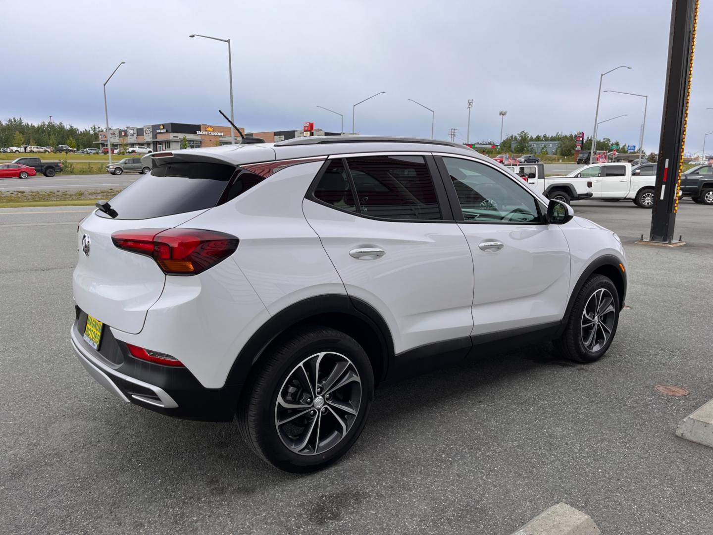 2021 White /white Buick Encore GX Select AWD (KL4MMESL0MB) with an 1.3L L3 TURBO engine, 9A transmission, located at 1960 Industrial Drive, Wasilla, 99654, (907) 274-2277, 61.573475, -149.400146 - Photo#5