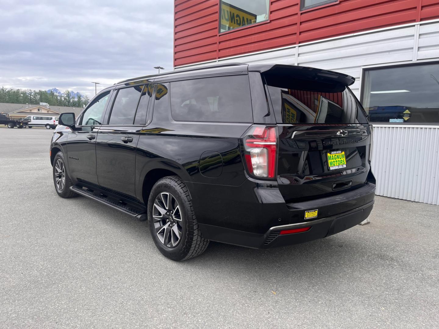 2022 Black Chevrolet Suburban Z71 (1GNSKDKD5NR) with an 5.3L V8 OHV 16V engine, 10A transmission, located at 1960 Industrial Drive, Wasilla, 99654, (907) 274-2277, 61.573475, -149.400146 - Photo#3