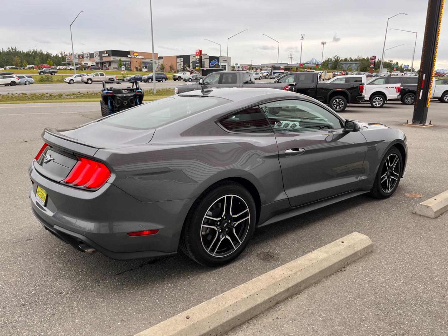 2022 GRAY FORD MUSTANG ECOBOOST (1FA6P8TH6N5) with an 2.3L engine, 6-Speed Manual transmission, located at 1960 Industrial Drive, Wasilla, 99654, (907) 274-2277, 61.573475, -149.400146 - Photo#4