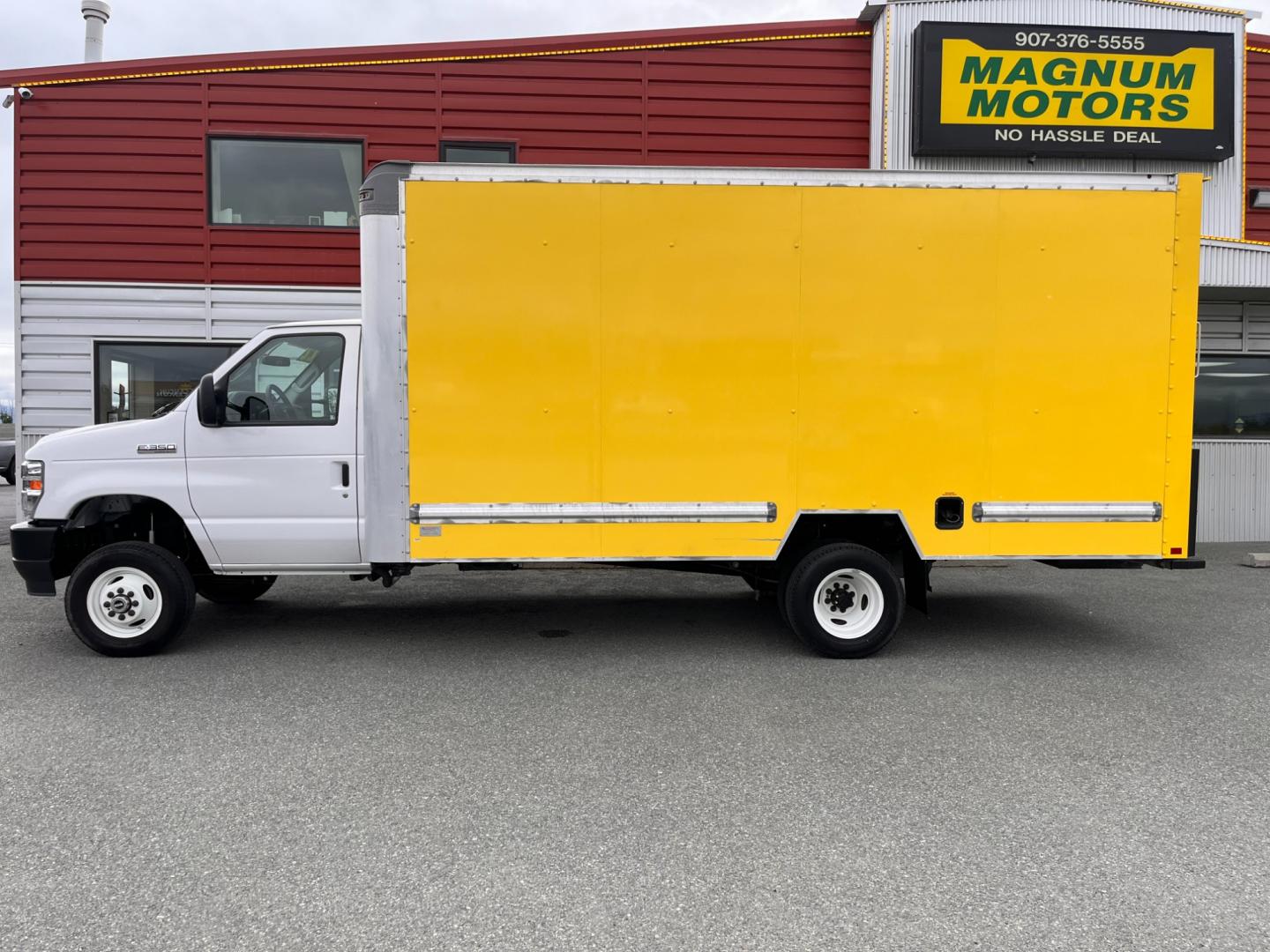 2022 Ford Econoline E-350 Super Duty (1FDWE3FK3ND) with an 7.3LV8 OHV 16V engine, located at 1960 Industrial Drive, Wasilla, 99654, (907) 274-2277, 61.573475, -149.400146 - Photo#1