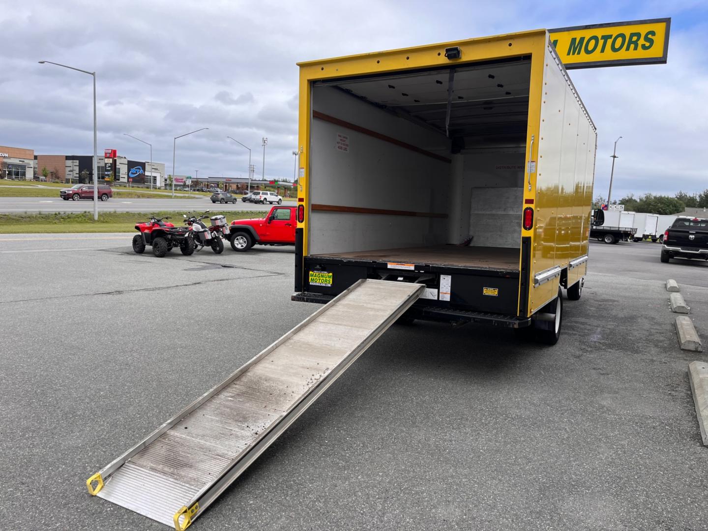 2022 Ford Econoline E-350 Super Duty (1FDWE3FK3ND) with an 7.3LV8 OHV 16V engine, located at 1960 Industrial Drive, Wasilla, 99654, (907) 274-2277, 61.573475, -149.400146 - Photo#19