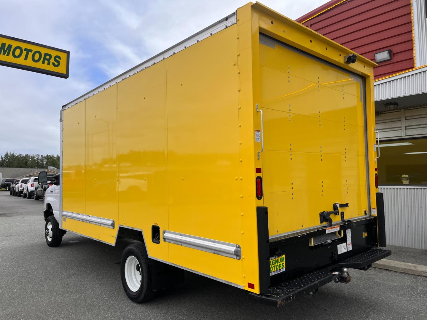 2022 Ford Econoline E-350 Super Duty (1FDWE3FK3ND) with an 7.3LV8 OHV 16V engine, located at 1960 Industrial Drive, Wasilla, 99654, (907) 274-2277, 61.573475, -149.400146 - Photo#2