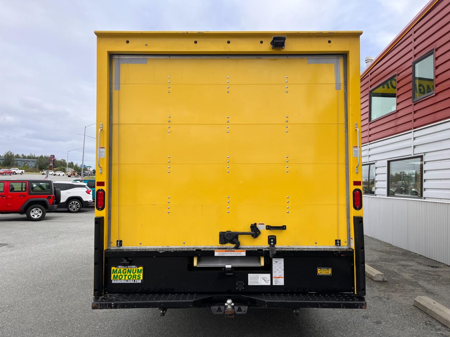 2022 Ford Econoline E-350 Super Duty (1FDWE3FK3ND) with an 7.3LV8 OHV 16V engine, located at 1960 Industrial Drive, Wasilla, 99654, (907) 274-2277, 61.573475, -149.400146 - Photo#3