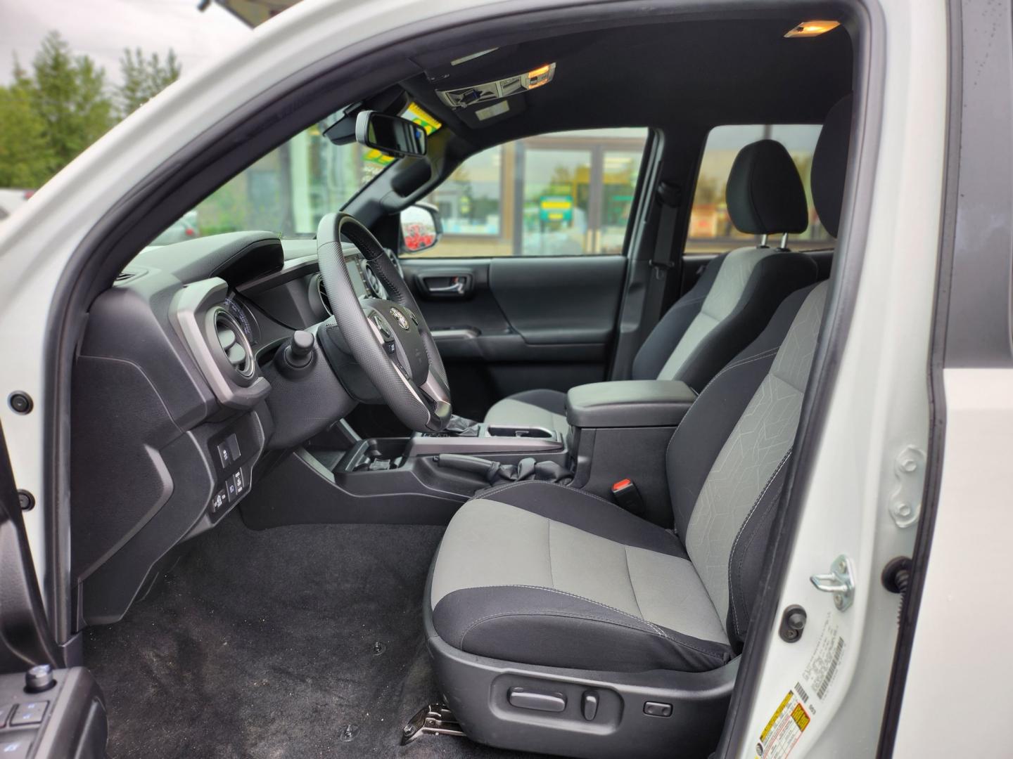 2022 White /GRAY/BLACK Toyota Tacoma SR5 Double Cab Long Bed V6 6AT 4WD (3TMCZ5AN2NM) with an 3.5L V6 DOHC 24V engine, 6A transmission, located at 1960 Industrial Drive, Wasilla, 99654, (907) 274-2277, 61.573475, -149.400146 - Photo#9