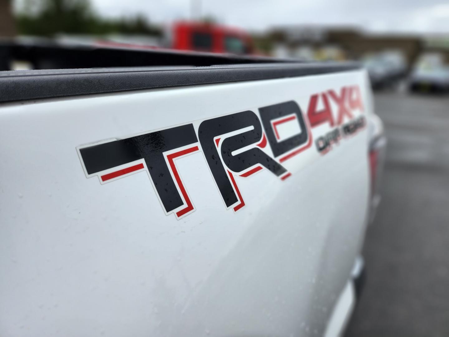 2022 White /GRAY/BLACK Toyota Tacoma SR5 Double Cab Long Bed V6 6AT 4WD (3TMCZ5AN2NM) with an 3.5L V6 DOHC 24V engine, 6A transmission, located at 1960 Industrial Drive, Wasilla, 99654, (907) 274-2277, 61.573475, -149.400146 - Photo#13