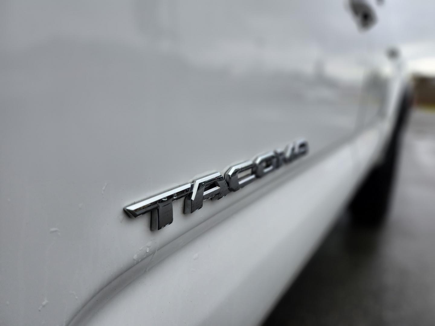 2022 White /GRAY/BLACK Toyota Tacoma SR5 Double Cab Long Bed V6 6AT 4WD (3TMCZ5AN2NM) with an 3.5L V6 DOHC 24V engine, 6A transmission, located at 1960 Industrial Drive, Wasilla, 99654, (907) 274-2277, 61.573475, -149.400146 - Photo#14