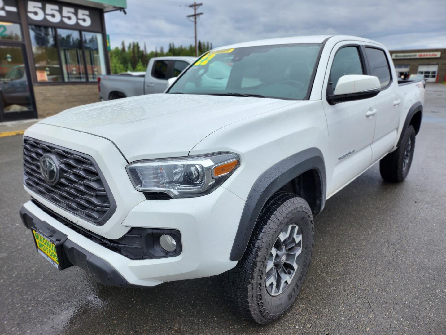 2022 White /GRAY/BLACK Toyota Tacoma SR5 Double Cab Long Bed V6 6AT 4WD (3TMCZ5AN2NM) with an 3.5L V6 DOHC 24V engine, 6A transmission, located at 1960 Industrial Drive, Wasilla, 99654, (907) 274-2277, 61.573475, -149.400146 - Photo#2