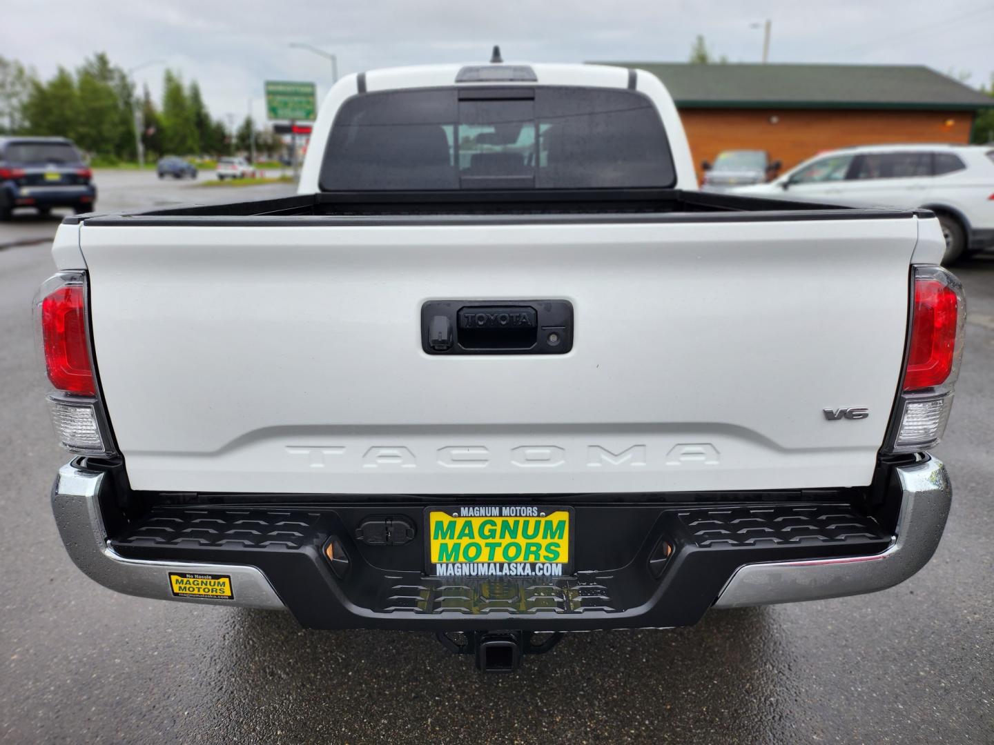 2022 White /GRAY/BLACK Toyota Tacoma SR5 Double Cab Long Bed V6 6AT 4WD (3TMCZ5AN2NM) with an 3.5L V6 DOHC 24V engine, 6A transmission, located at 1960 Industrial Drive, Wasilla, 99654, (907) 274-2277, 61.573475, -149.400146 - Photo#5