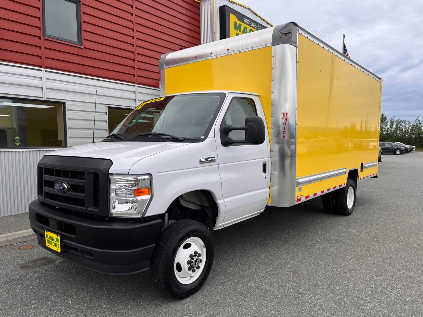 2022 Ford Econoline E-350 Super Duty (1FDWE3FK7ND) with an 7.3LV8 OHV 16V engine, located at 1960 Industrial Drive, Wasilla, 99654, (907) 274-2277, 61.573475, -149.400146 - Photo#0