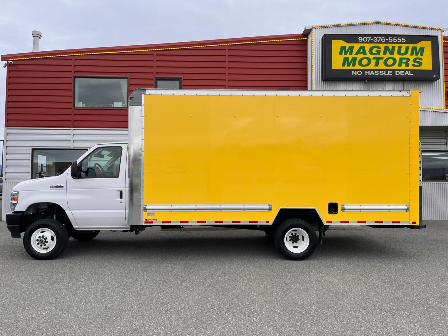 2022 Ford Econoline E-350 Super Duty (1FDWE3FK7ND) with an 7.3LV8 OHV 16V engine, located at 1960 Industrial Drive, Wasilla, 99654, (907) 274-2277, 61.573475, -149.400146 - Photo#1