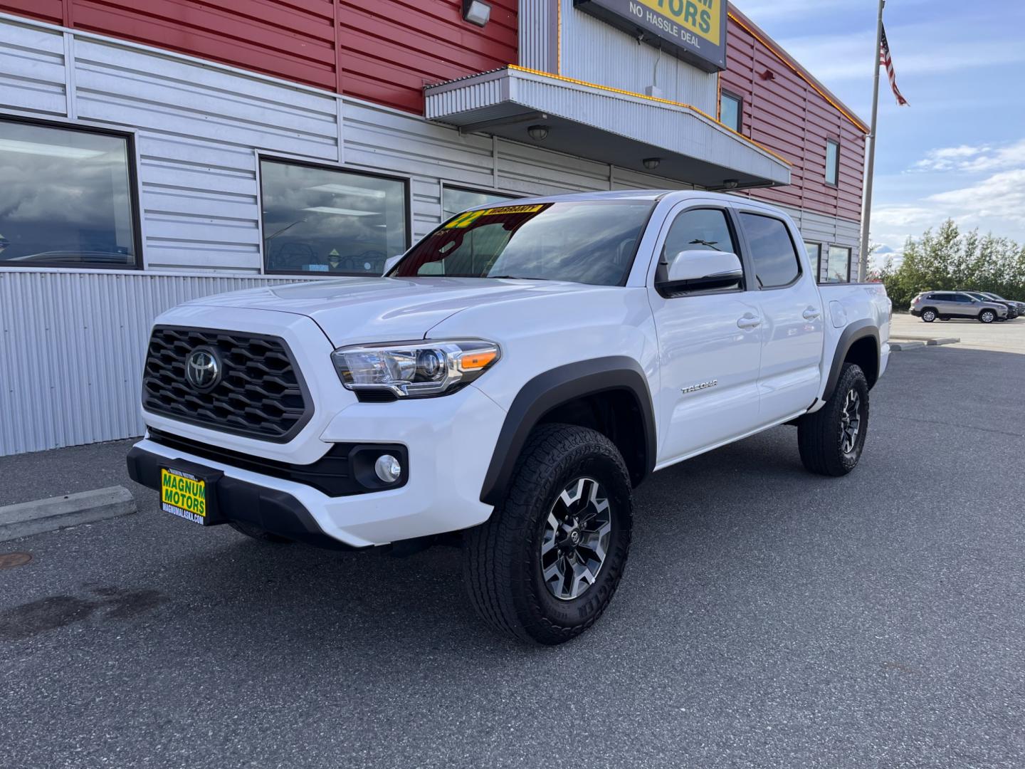 2022 WHITE TOYOTA TACOMA SR V6 (3TMCZ5AN2NM) with an 3.5L engine, Automatic transmission, located at 1960 Industrial Drive, Wasilla, 99654, (907) 274-2277, 61.573475, -149.400146 - Photo#1