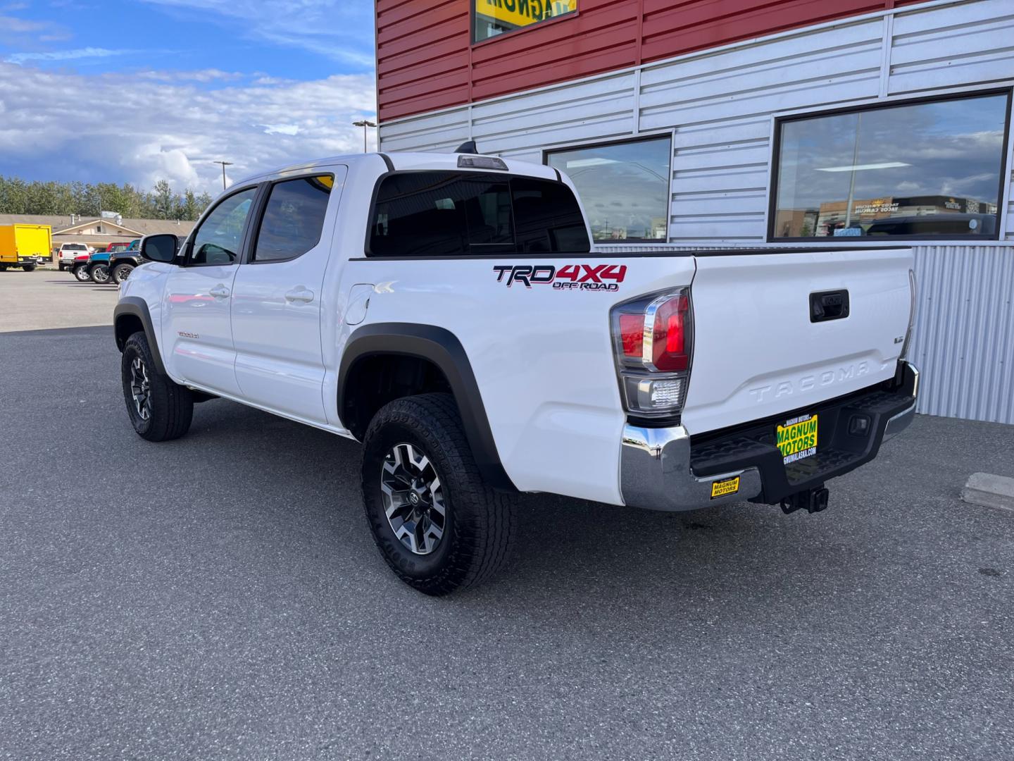 2022 WHITE TOYOTA TACOMA SR V6 (3TMCZ5AN2NM) with an 3.5L engine, Automatic transmission, located at 1960 Industrial Drive, Wasilla, 99654, (907) 274-2277, 61.573475, -149.400146 - Photo#2